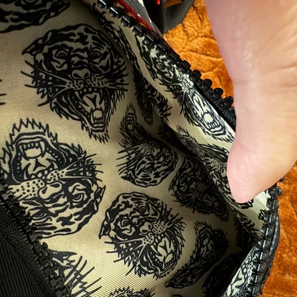 NWT Ed Hardy Black and Red Sling Bag/Bum Bag with Skull Design - Picture 9 of 14